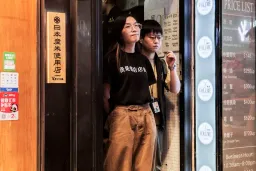 香港書展首日國安再行動：留下書舍、田園書屋被搜，消息指拘5人涉煽動罪｜Whatsnew